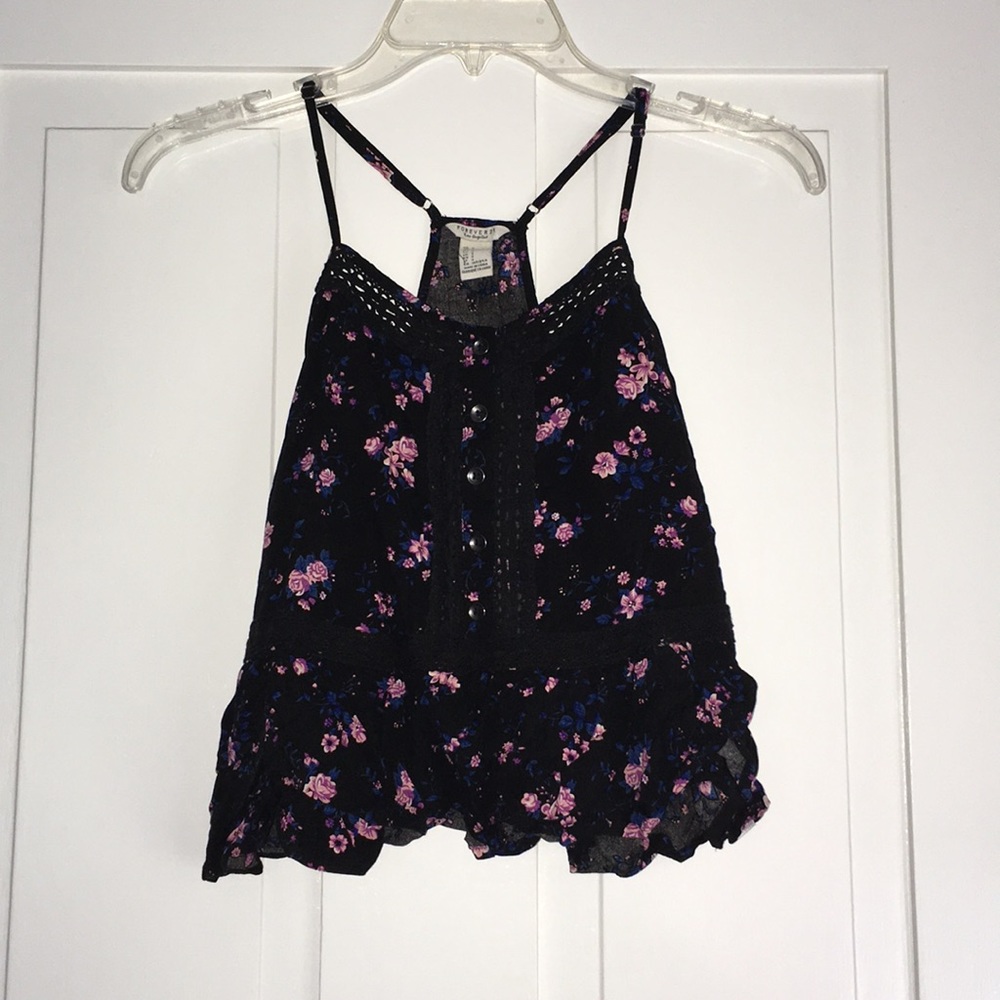 ⬇️ BUY ONE GET ONE LISTING FREE NWOT Floral Top